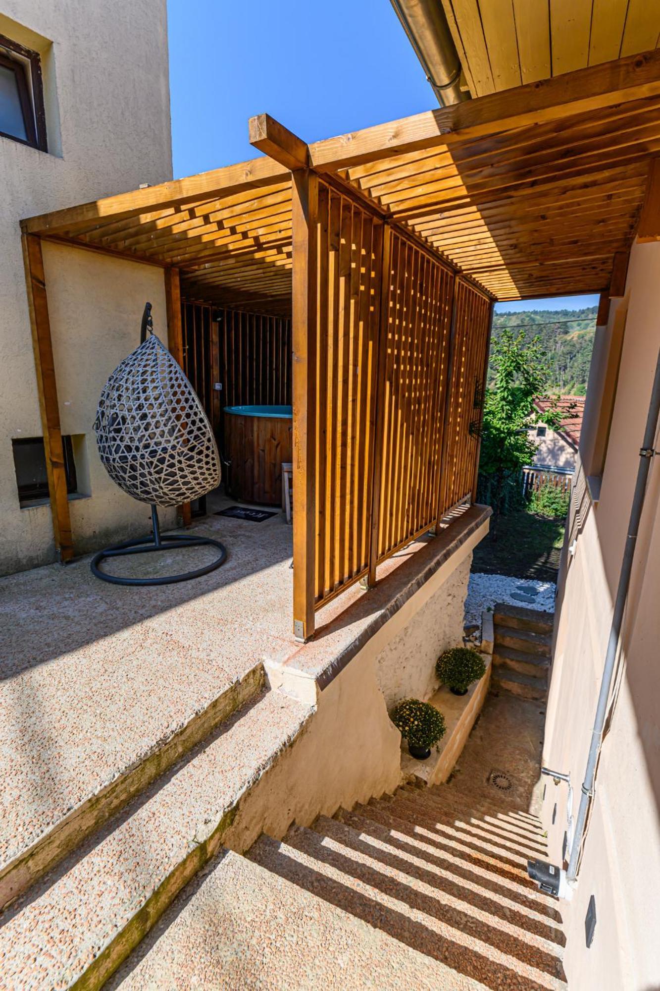Lagom - Hot Tub Hideout Brașov Exterior foto